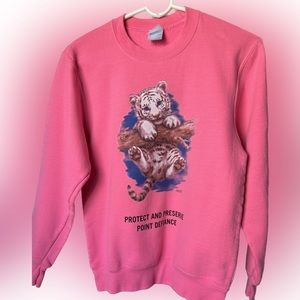 Adorable bright pink long sleeve Point Defiance zoo Tacoma, Wa sweatshirt